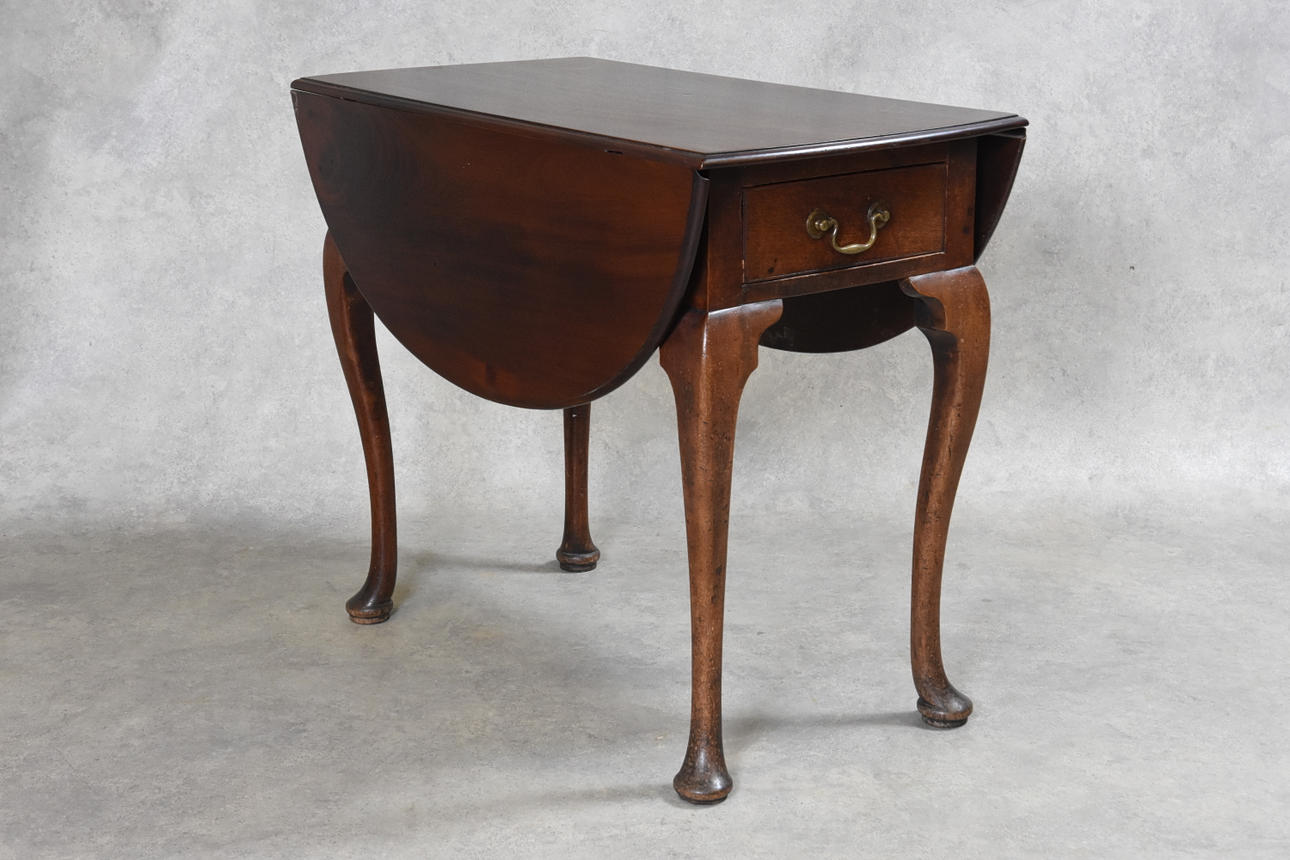 MESA DE FLORES, Inglaterra siglo XVIII.