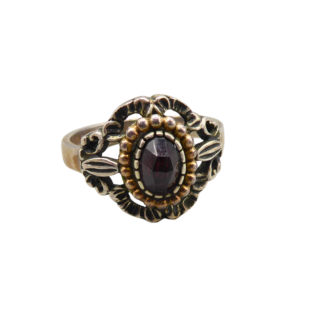 TRADITIONAL RING IN 835 SILVER, GILT WITH GARNET.