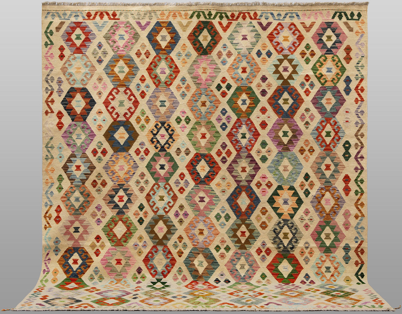 ORIENTMATTA. Kelim klassisk design, 291 x 253 cm.