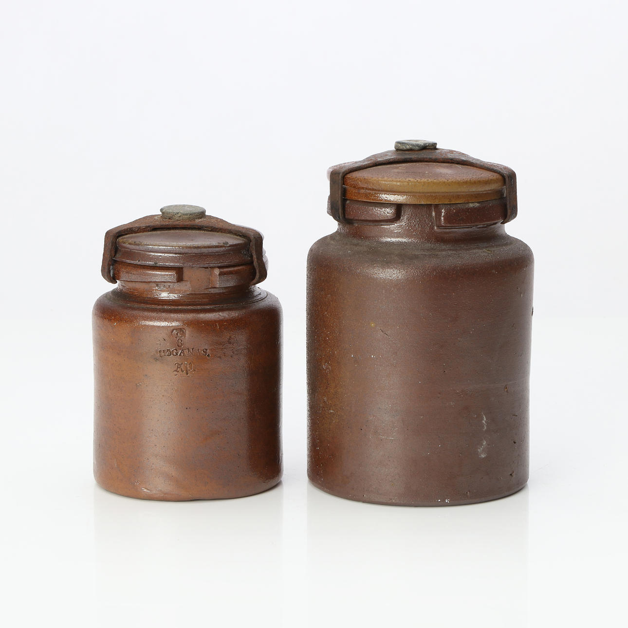 PRESERVING JARS, TWO. Salt-glazed stoneware. 19th century.