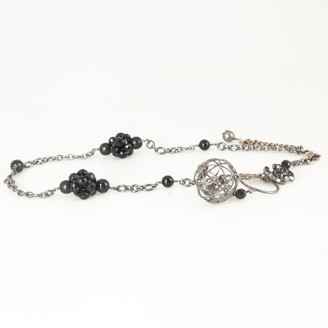CHANEL. Globe chain belt, 2001.