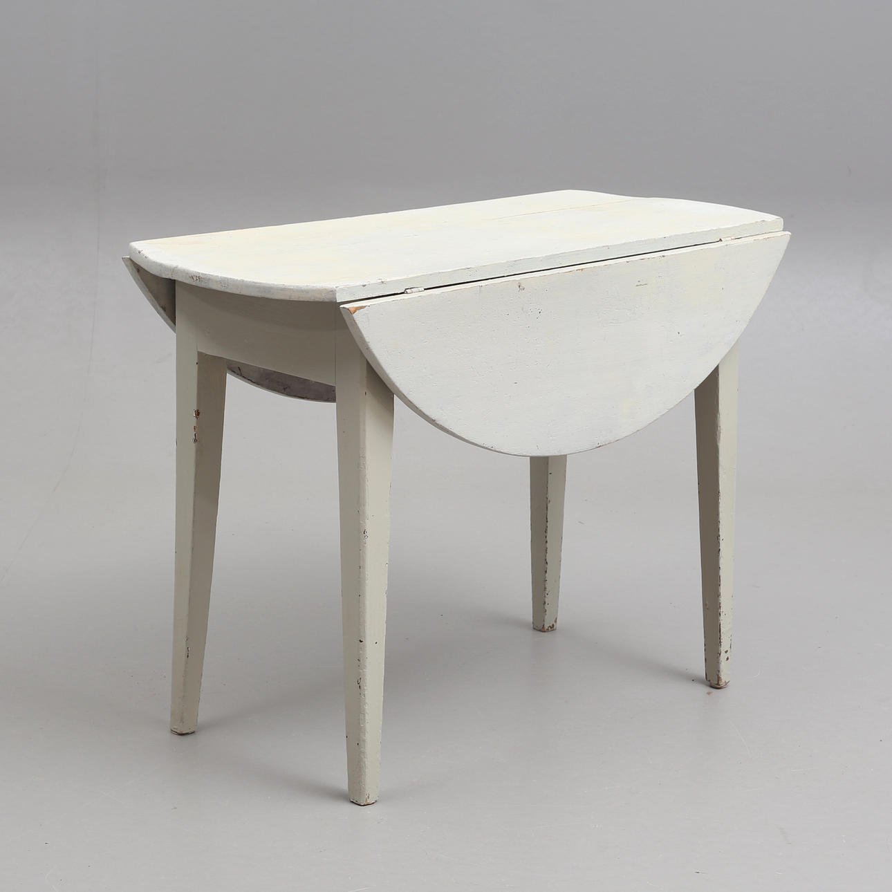 DROP-LEAF TABLE, pine, 20th century.