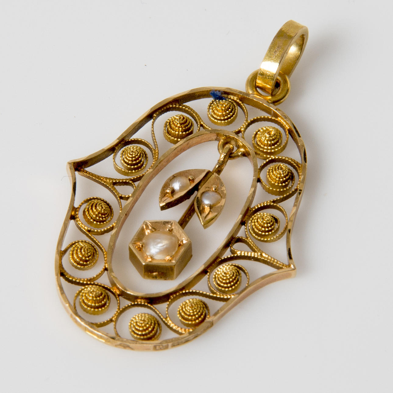 HÄNGE, 18K guld med pärlor.