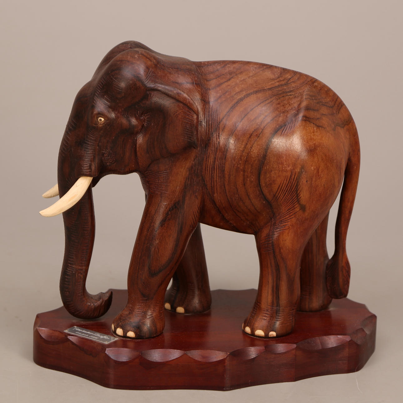 STATYETT - ELEFANT, ädelträ, orientalisk, 19-/2000-tal.