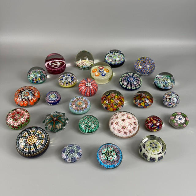 ANTIQUE AND VINTAGE GLASS PAPERWEIGHTS. Glass - Other - Auctionet