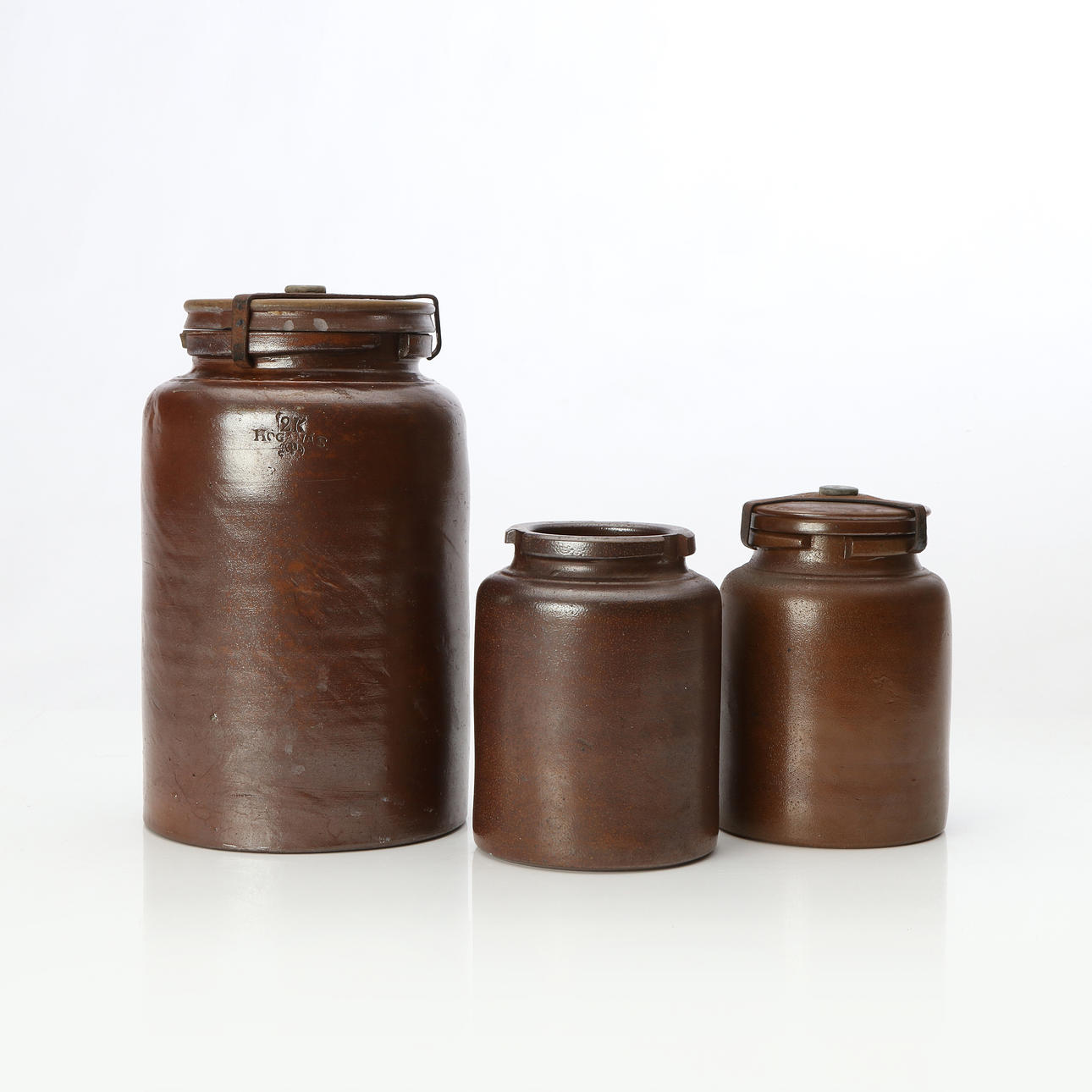PRESERVING JARS, THREE. Salt-glazed stoneware. 19th century.