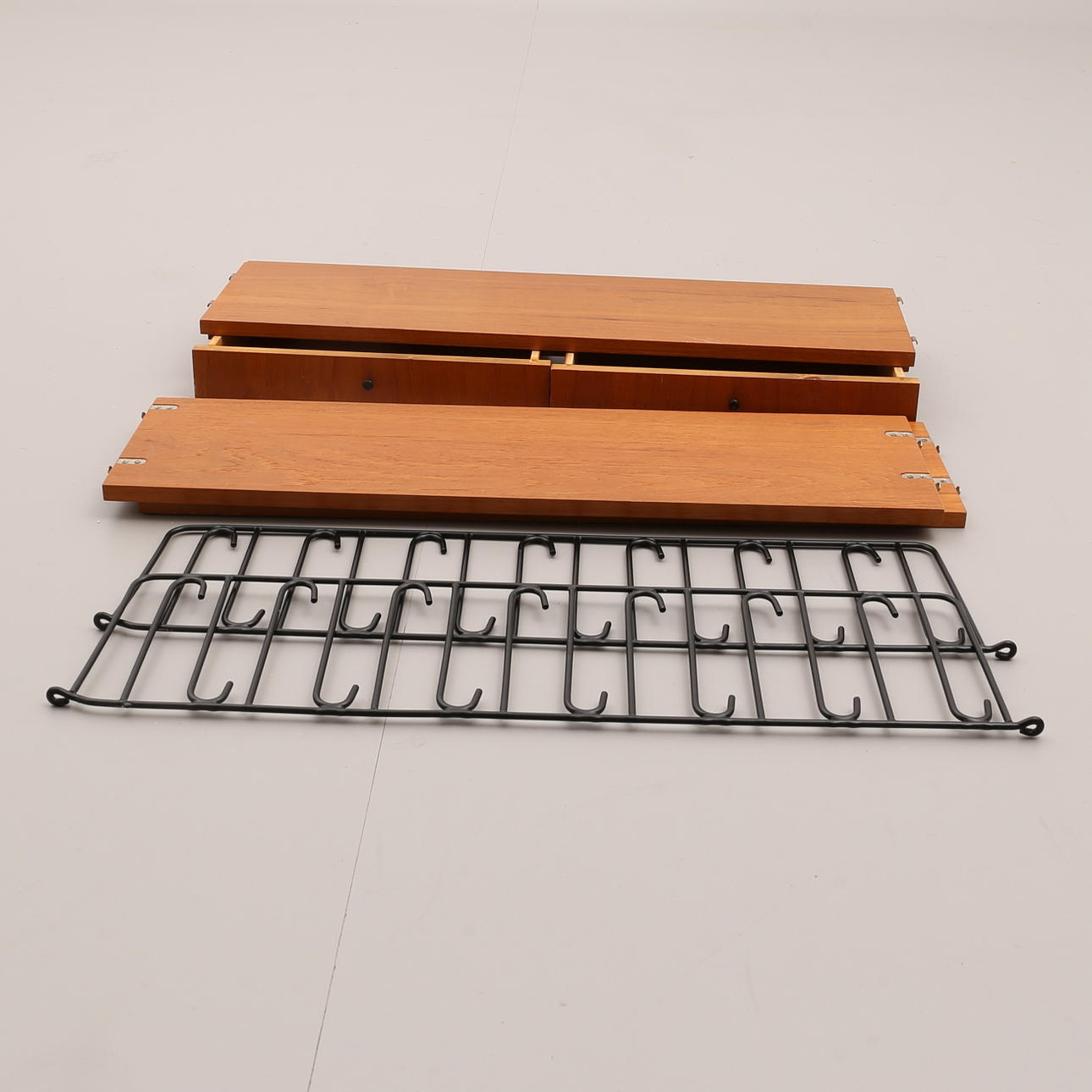 VÄGGHYLLA, String, teak.