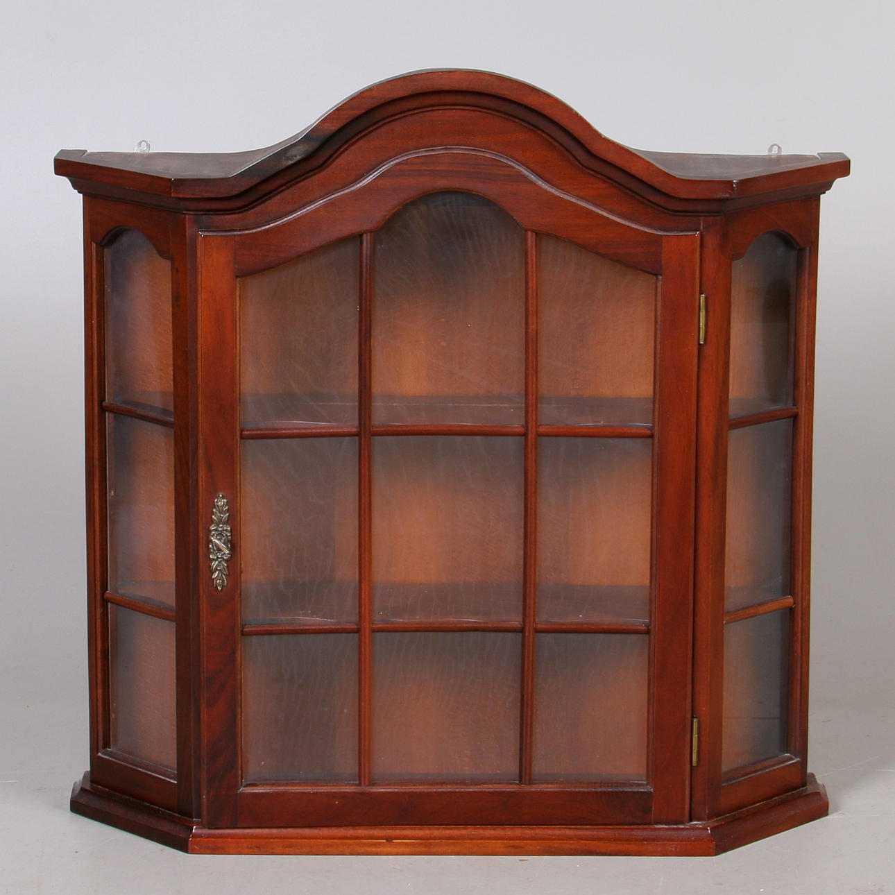 VÄGGSKÅP, engelsk stil, 1900-talets sista kvartal.