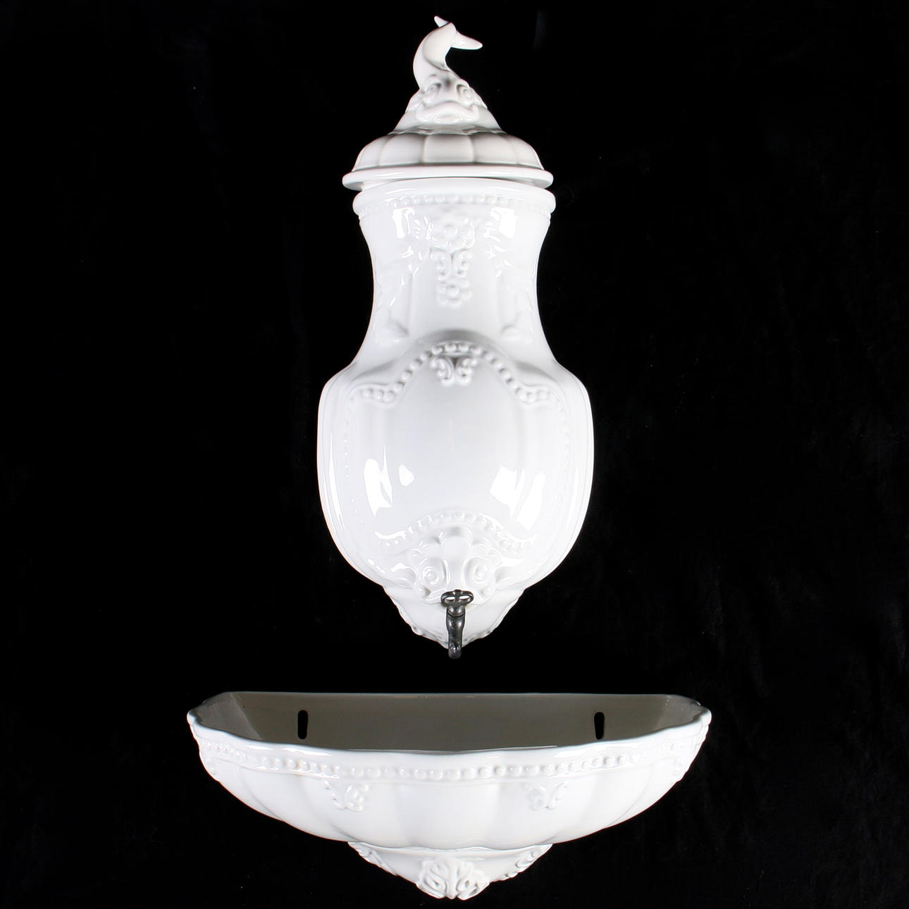 VATTENBEHÅLLARE, med uppsamlingskärl, porslin, Portugal, 1900-tal.