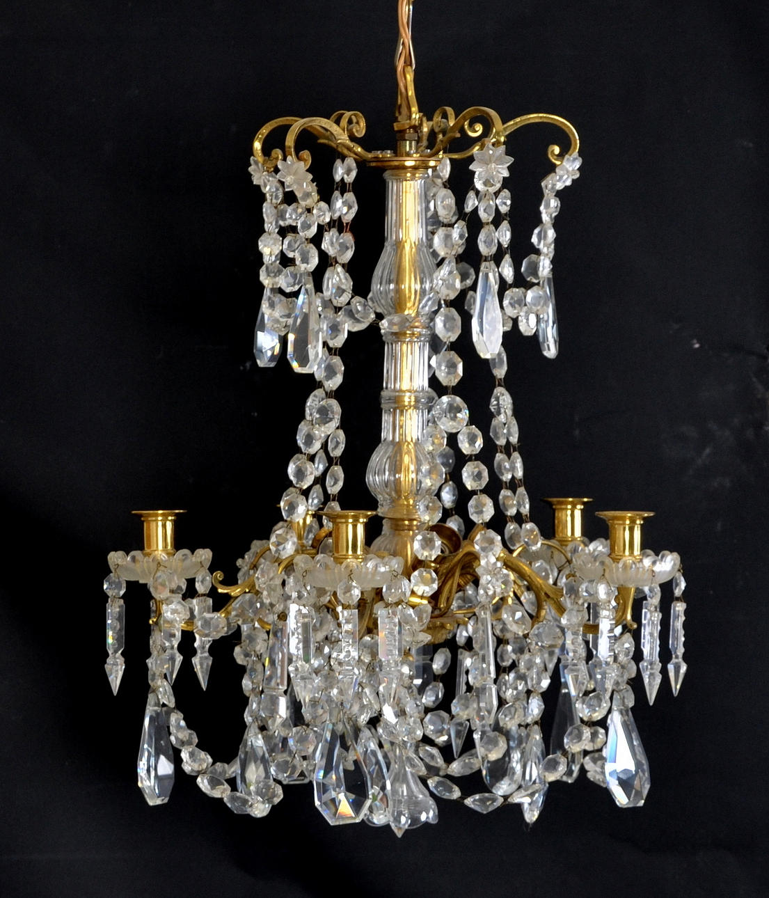 KRISTALLAMPA, mässing med prismor, 1900-tal.