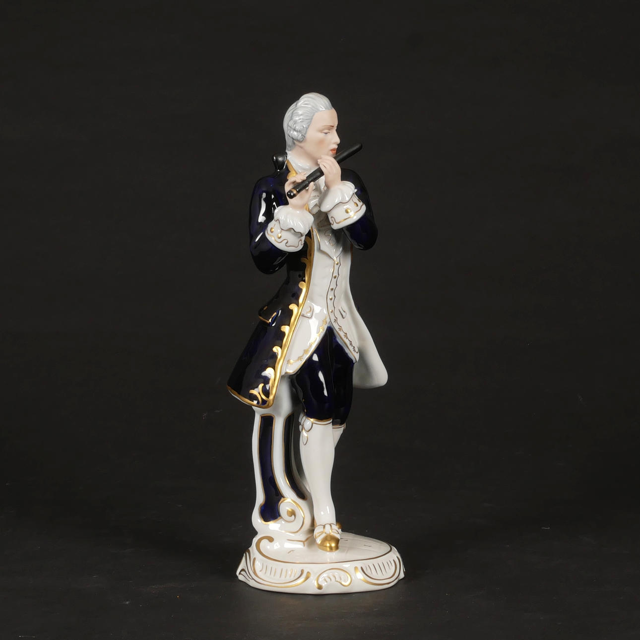 FIGURIN, flöjtspelare, rokokostil, porslin, Royal Dux.