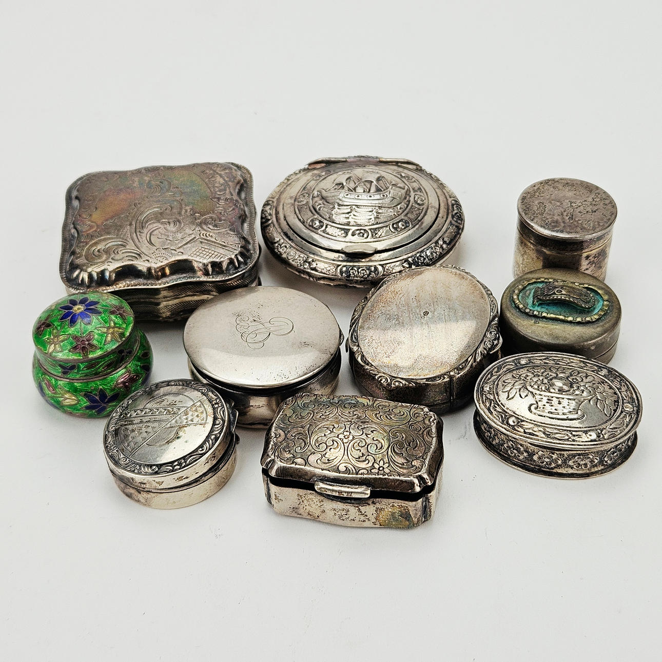 BOXES/CASES, 10 pcs, silver, total weight approx. 180 grams.