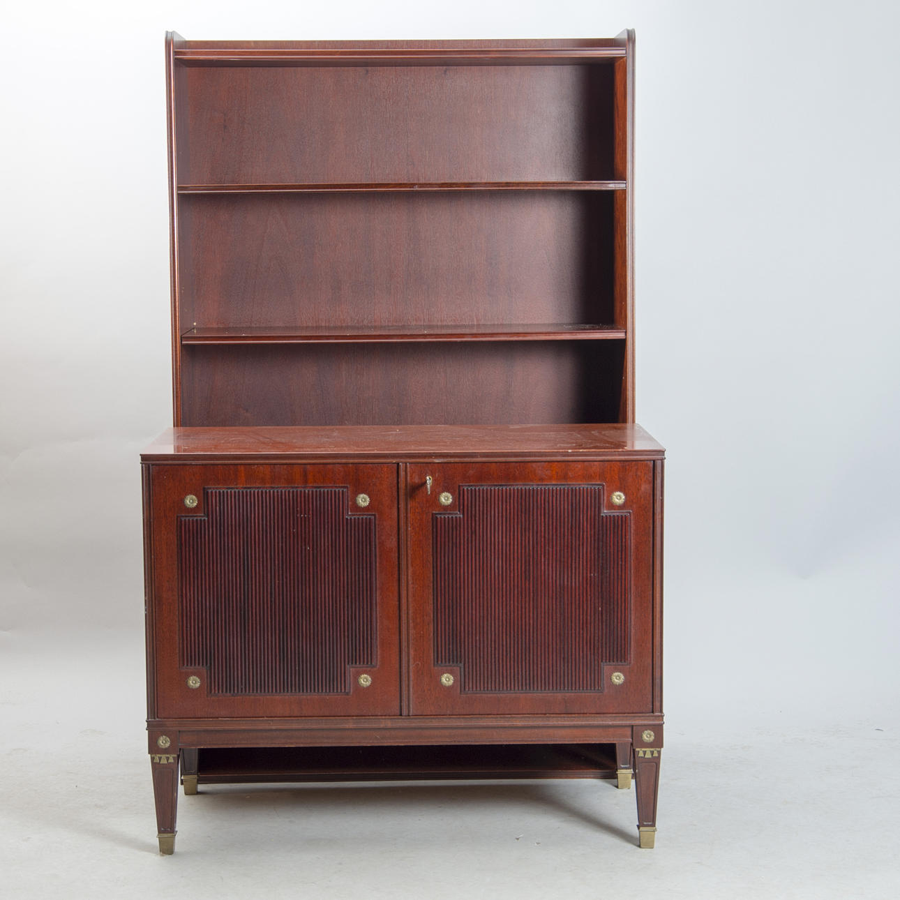 BOKHYLLA MED SKÅP,, mahogny, gustaviansk stil, 1900-talets mitt.