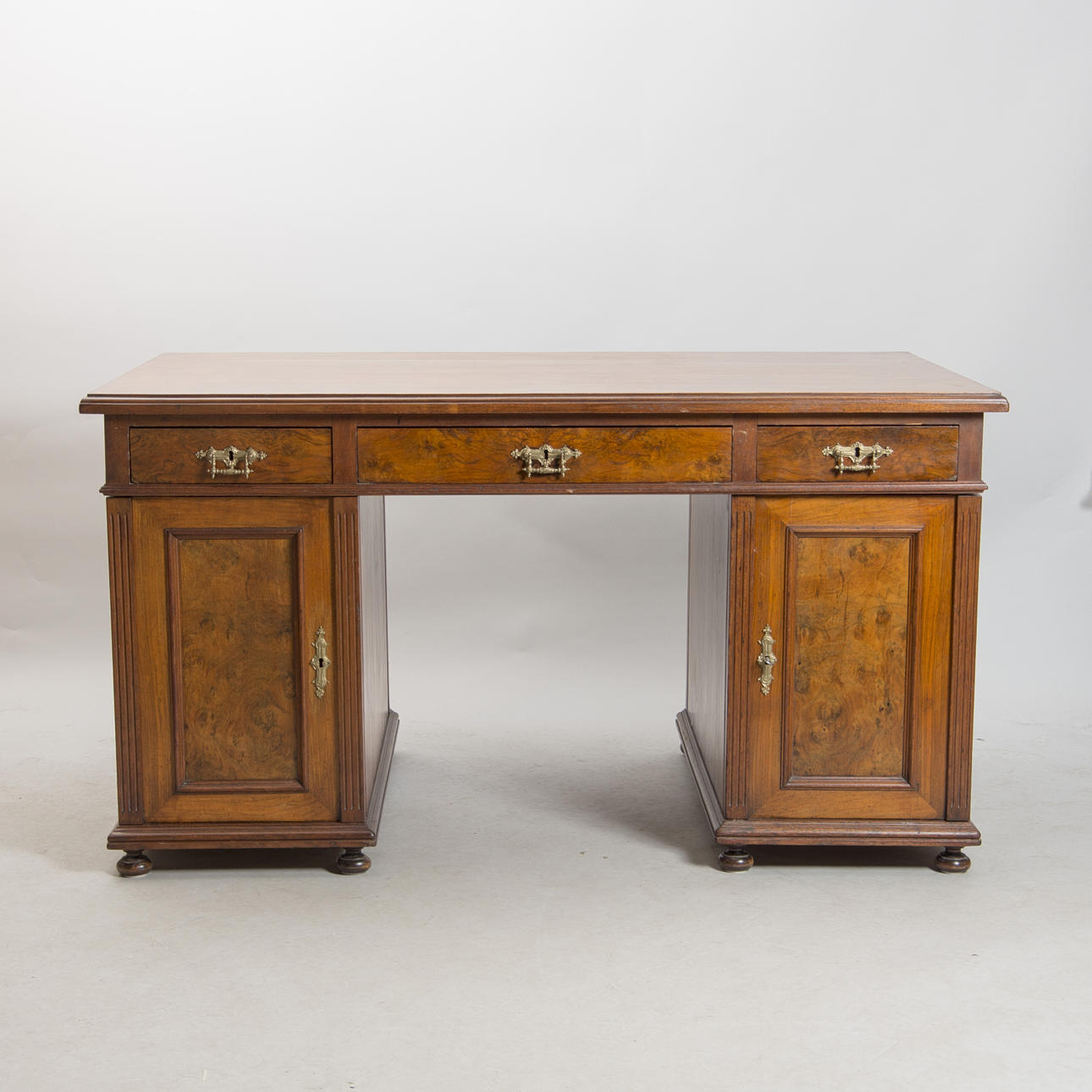 SKRIVBORD, mahogny/rotfanér, nyrenässans.