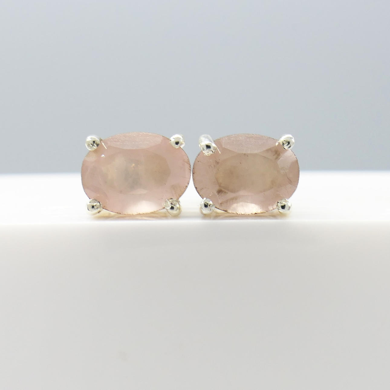 ROSE QUARTZ silver studs.