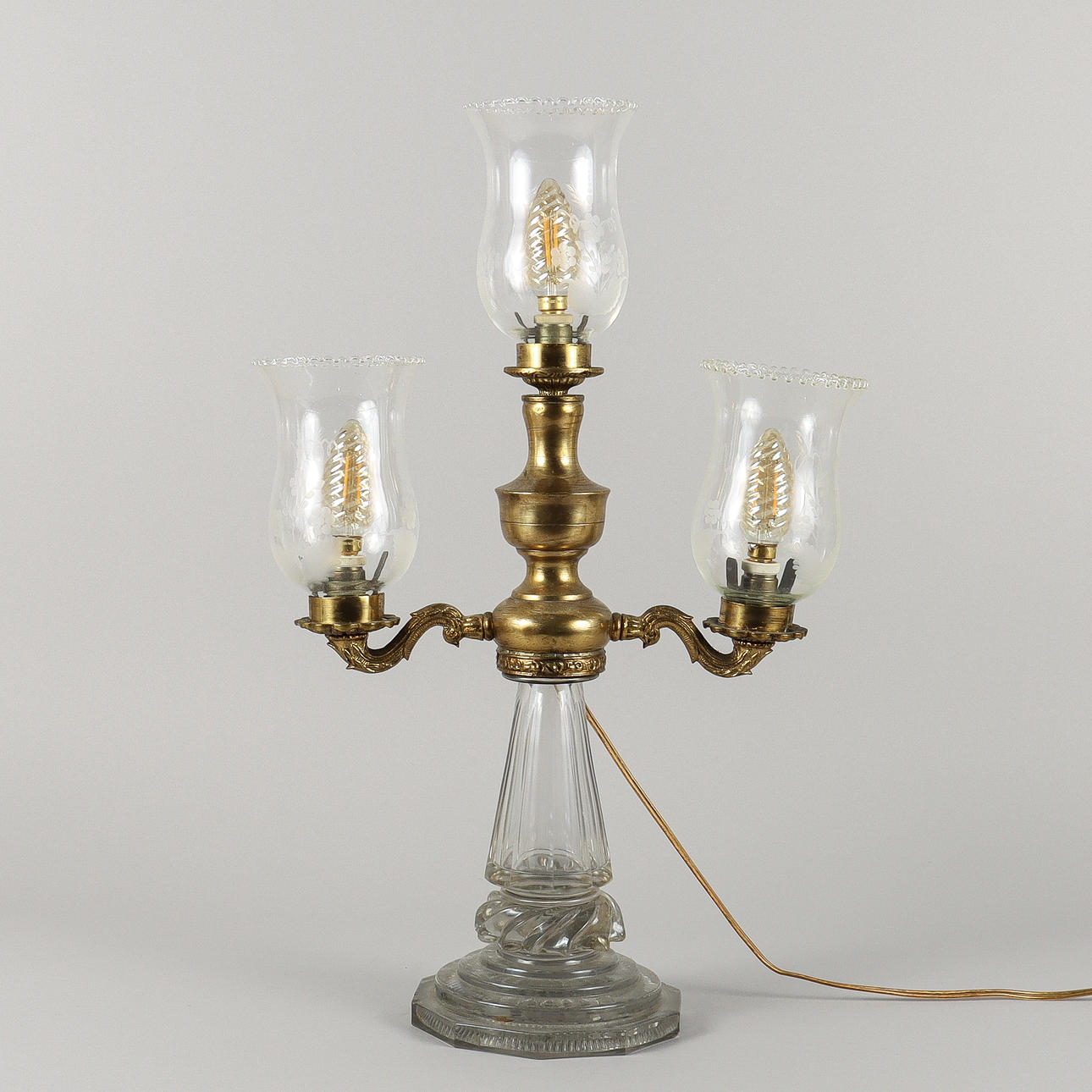 BORDSLAMPA metall och glas.