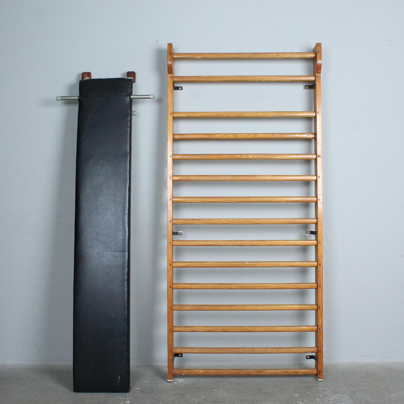 BERG. Wall bars with exercise bench.