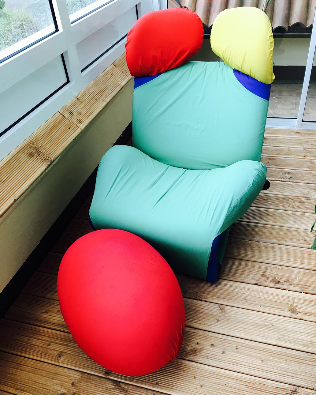 CASSINA. WINK fåtölj, flerfärgade tygöverdrag, 1990-tal.