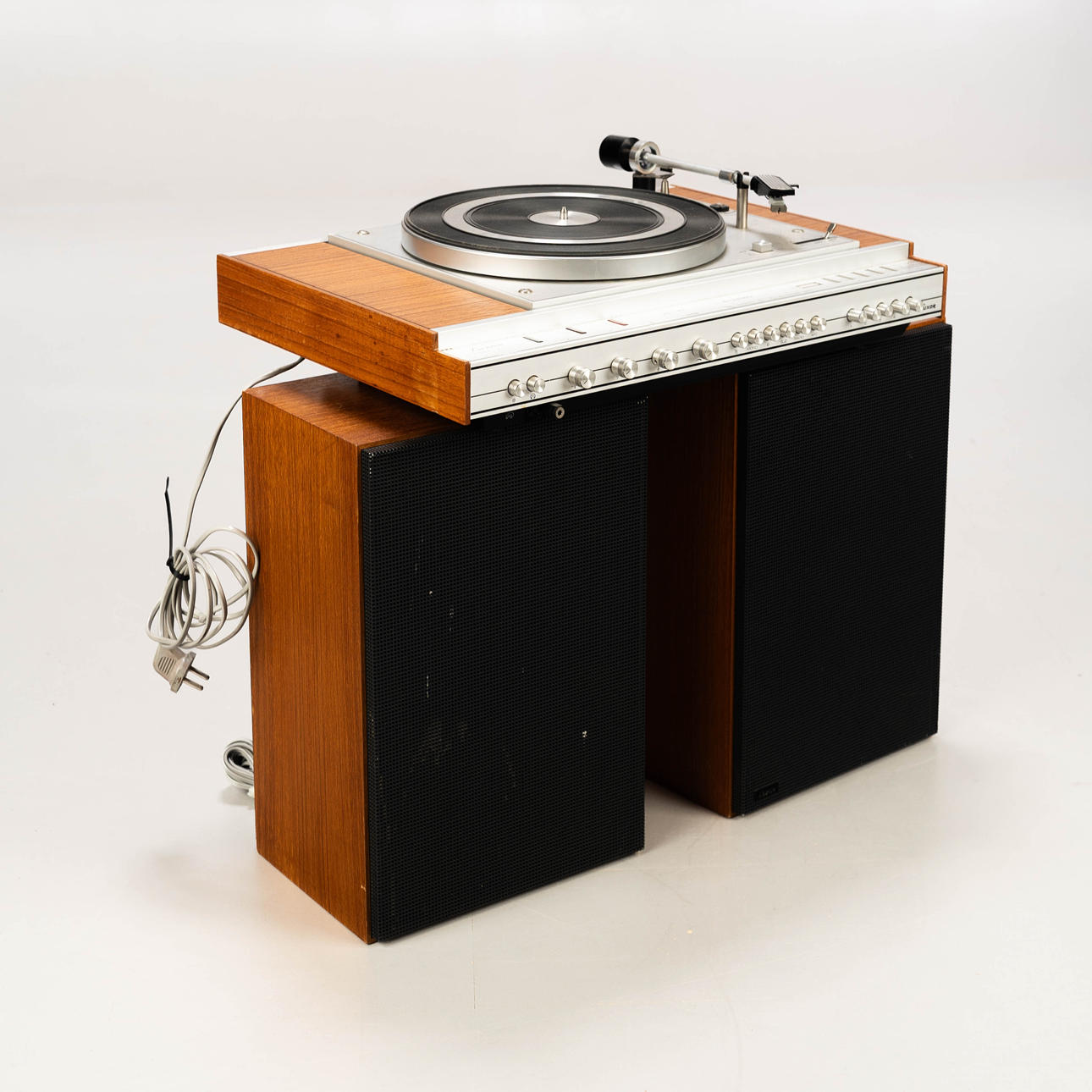 LUXOR DIRIGENT 2 x 17 G amplifier/record player incl. speakers, Teak.
