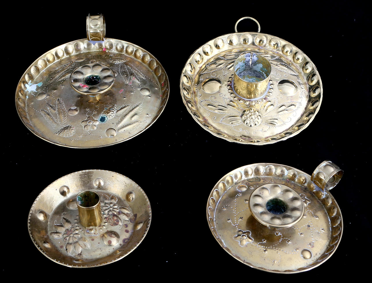 BORDSLJUSSTAKAR/PLÅTAR, 4 st, 1900-tal.