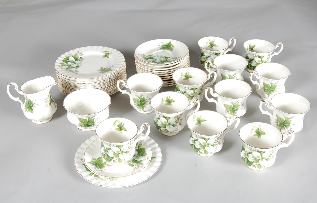 KAFFESERVIS, 38 delar, " Royal Albert Trillium " nyskick.