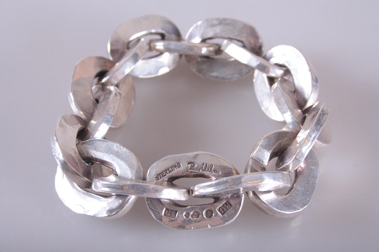 RAY URBAN. ARMBAND, silver kedja.