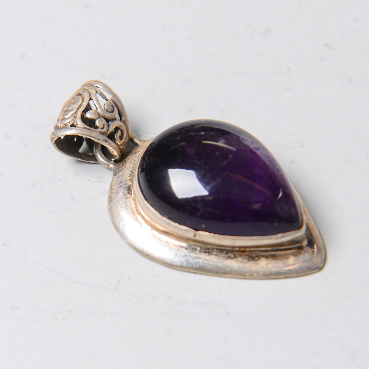 HÄNGE, sterlingsilver samt sten (troligen ametist).