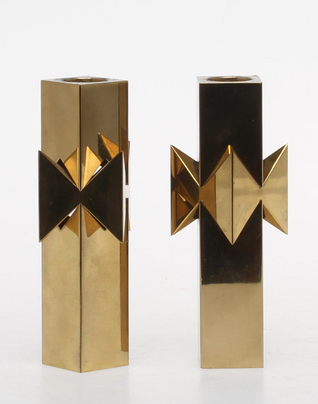 LJUSSTAKAR, ett par, mässing, Pierre Forsell, Skultuna.