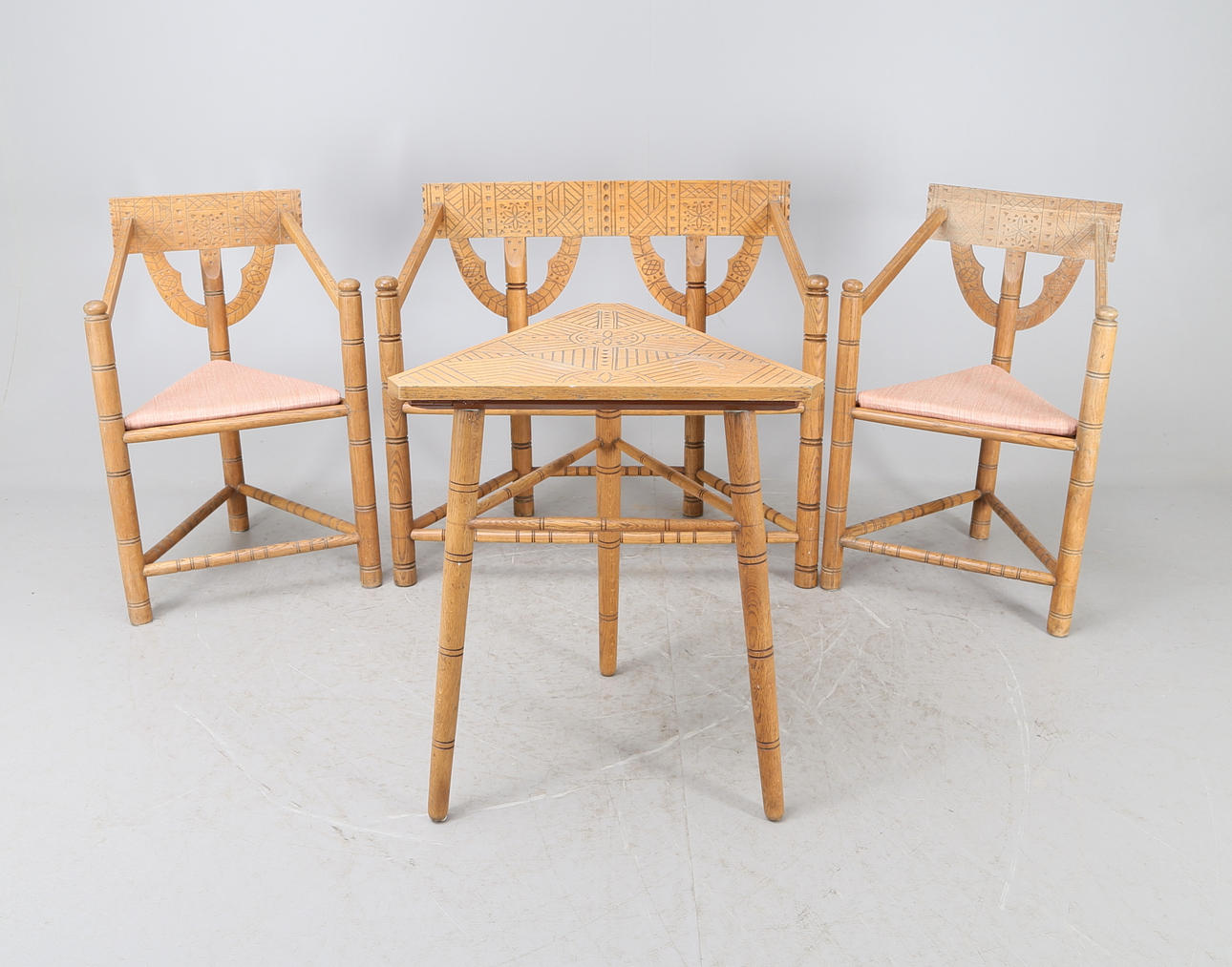 MUNKMÖBEL,4 delar,18/1900-tal.