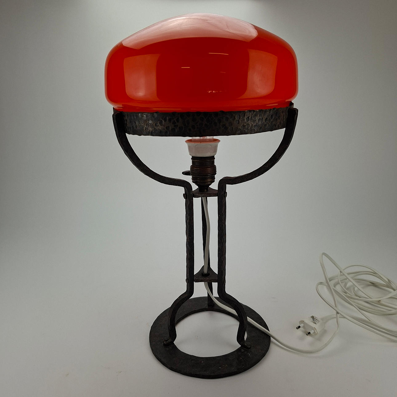 TABLE LAMP, metal, 20th century.