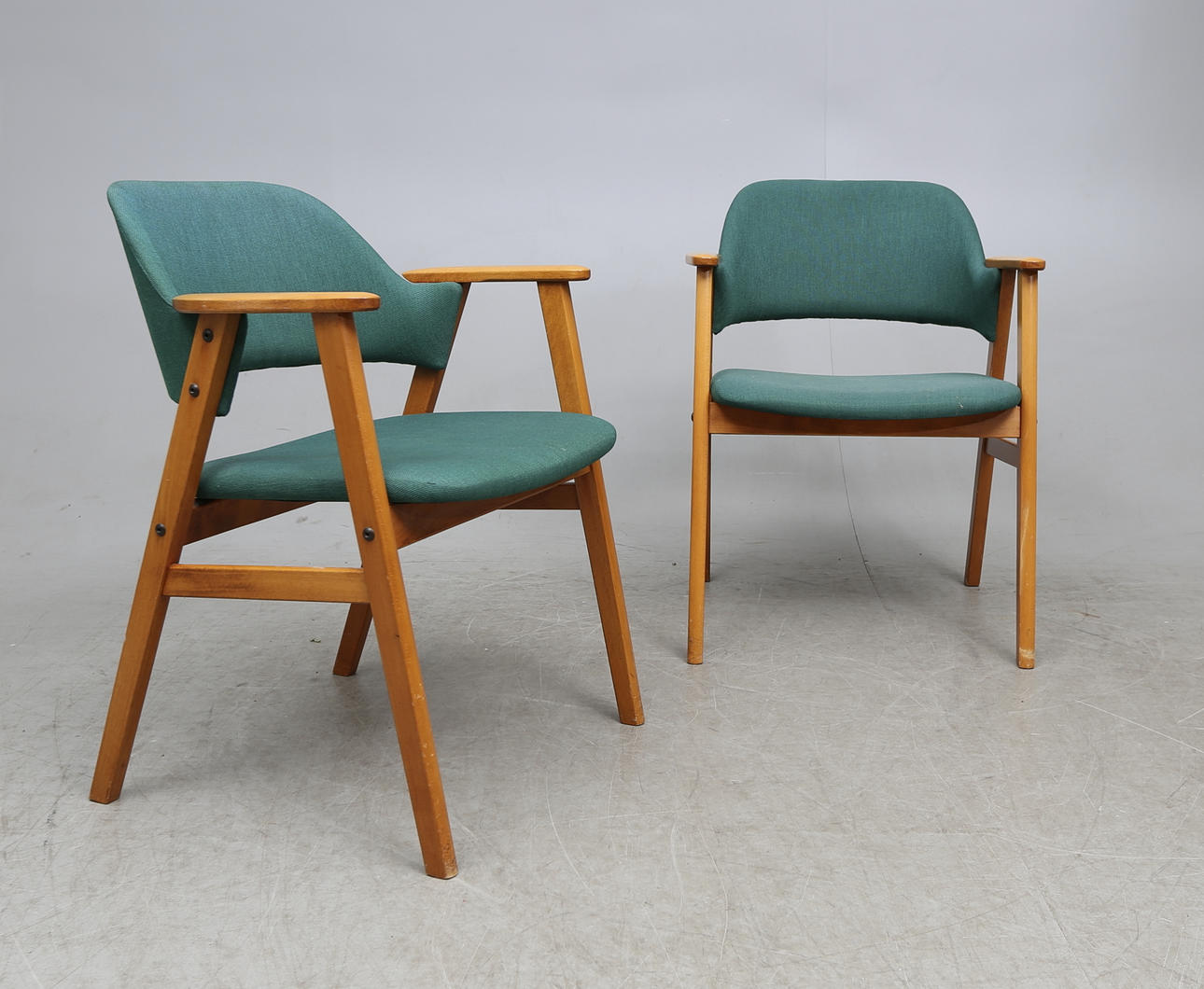 KARMSTOLAR, ett par, 1900-talets andra hälft.