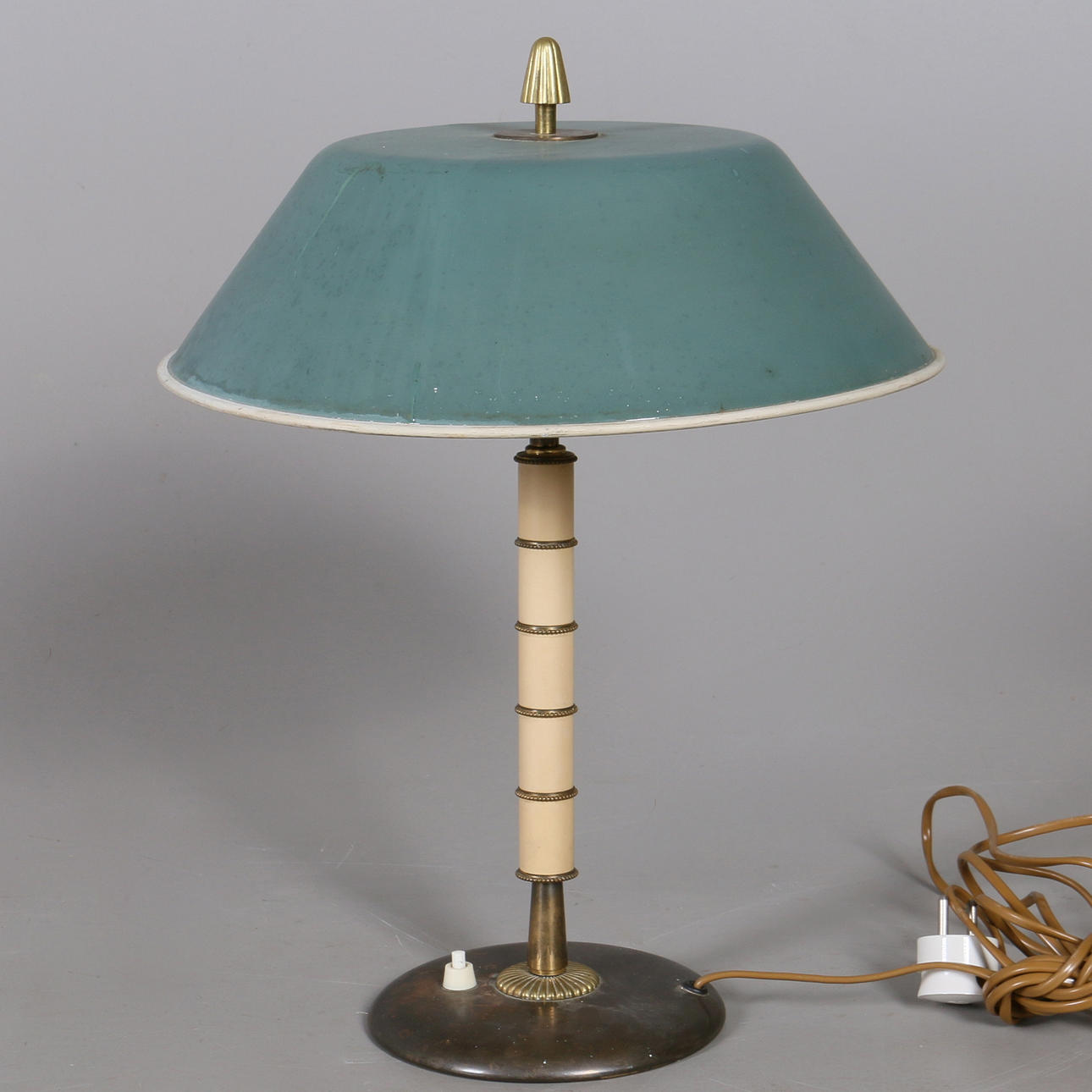 BORDSLAMPA, plåt, 1900-talets första hälft.