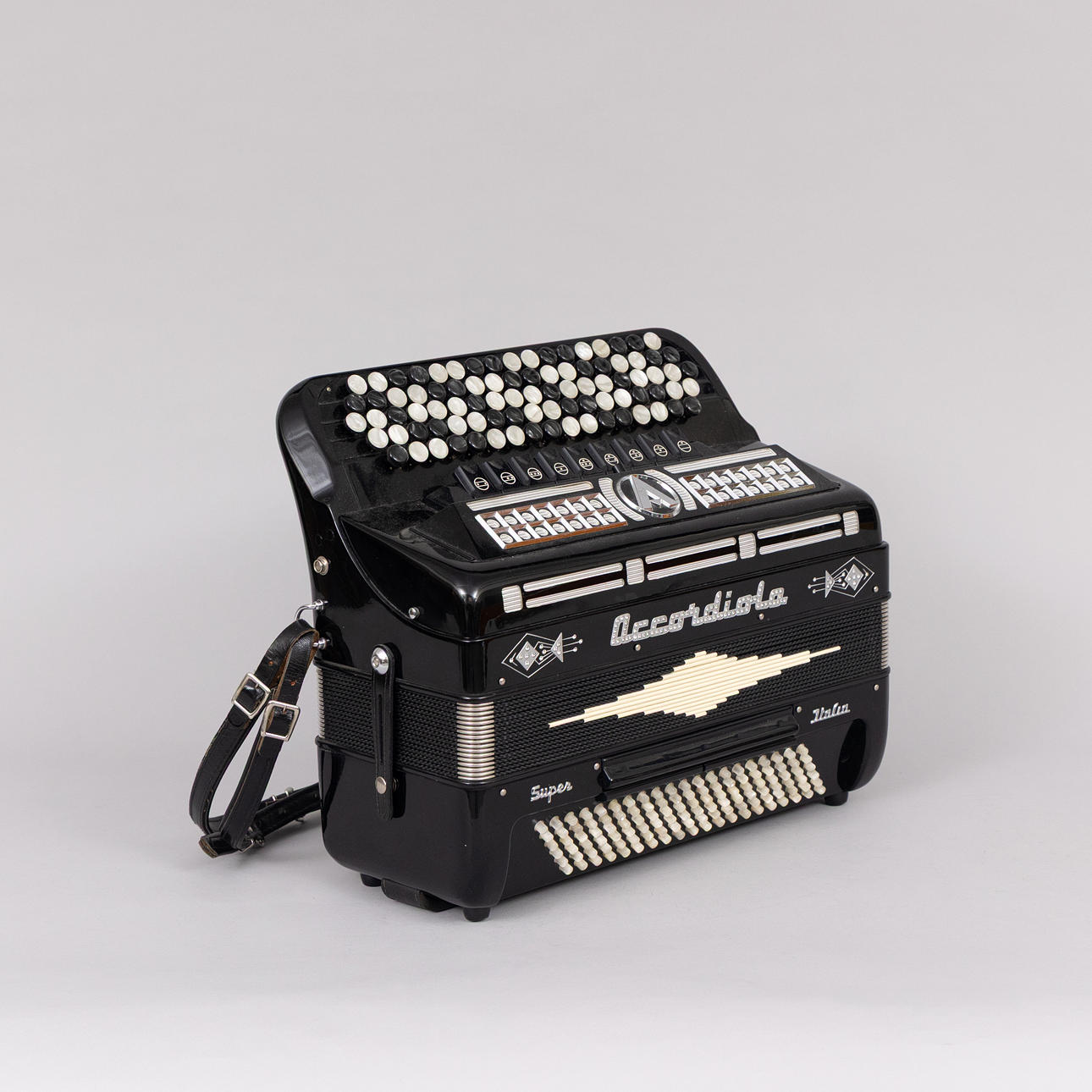 DRAGSPEL, Accordiola Super Italia.