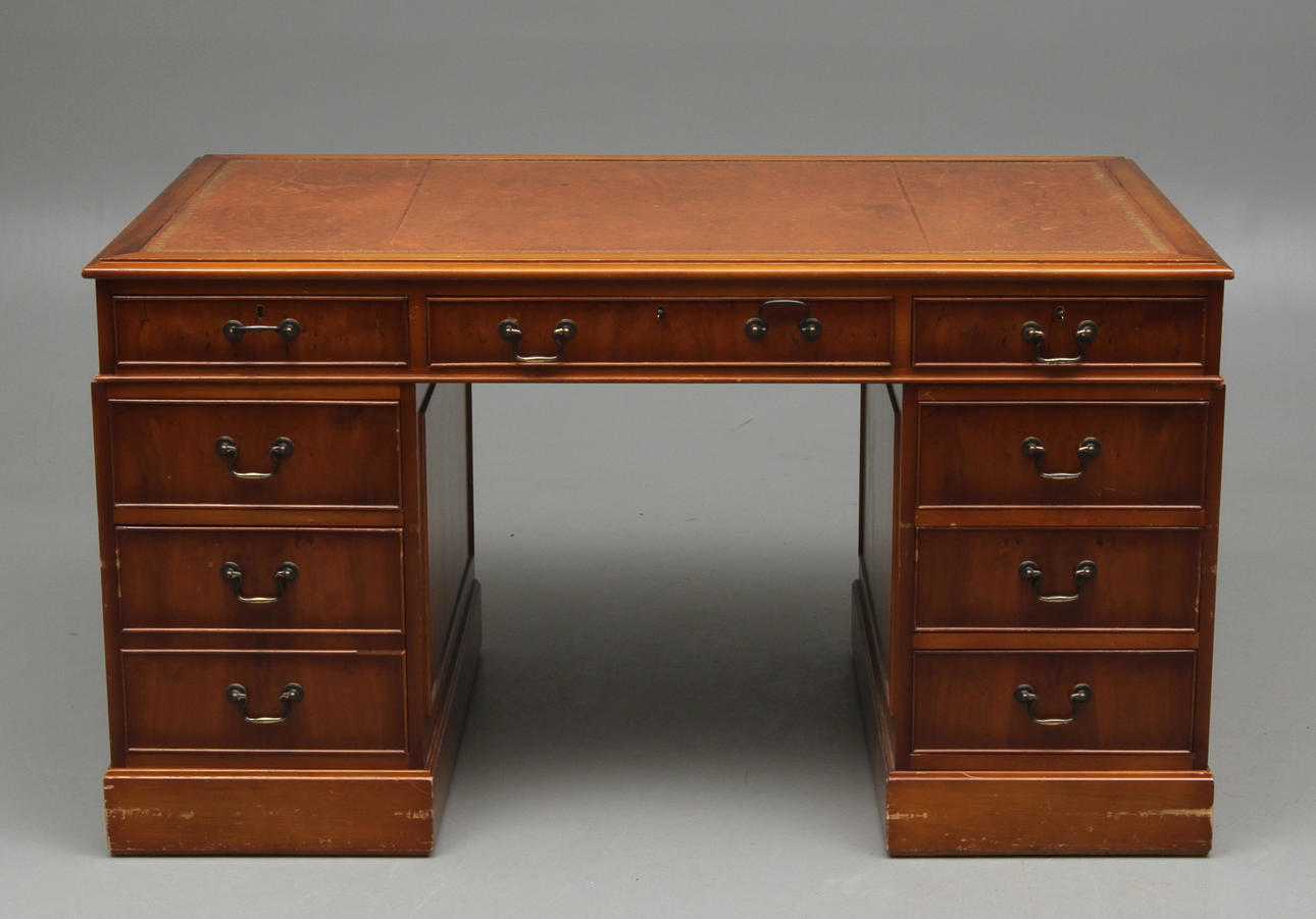 SKRIVBORD, Engelsk stil, 1900-tal.