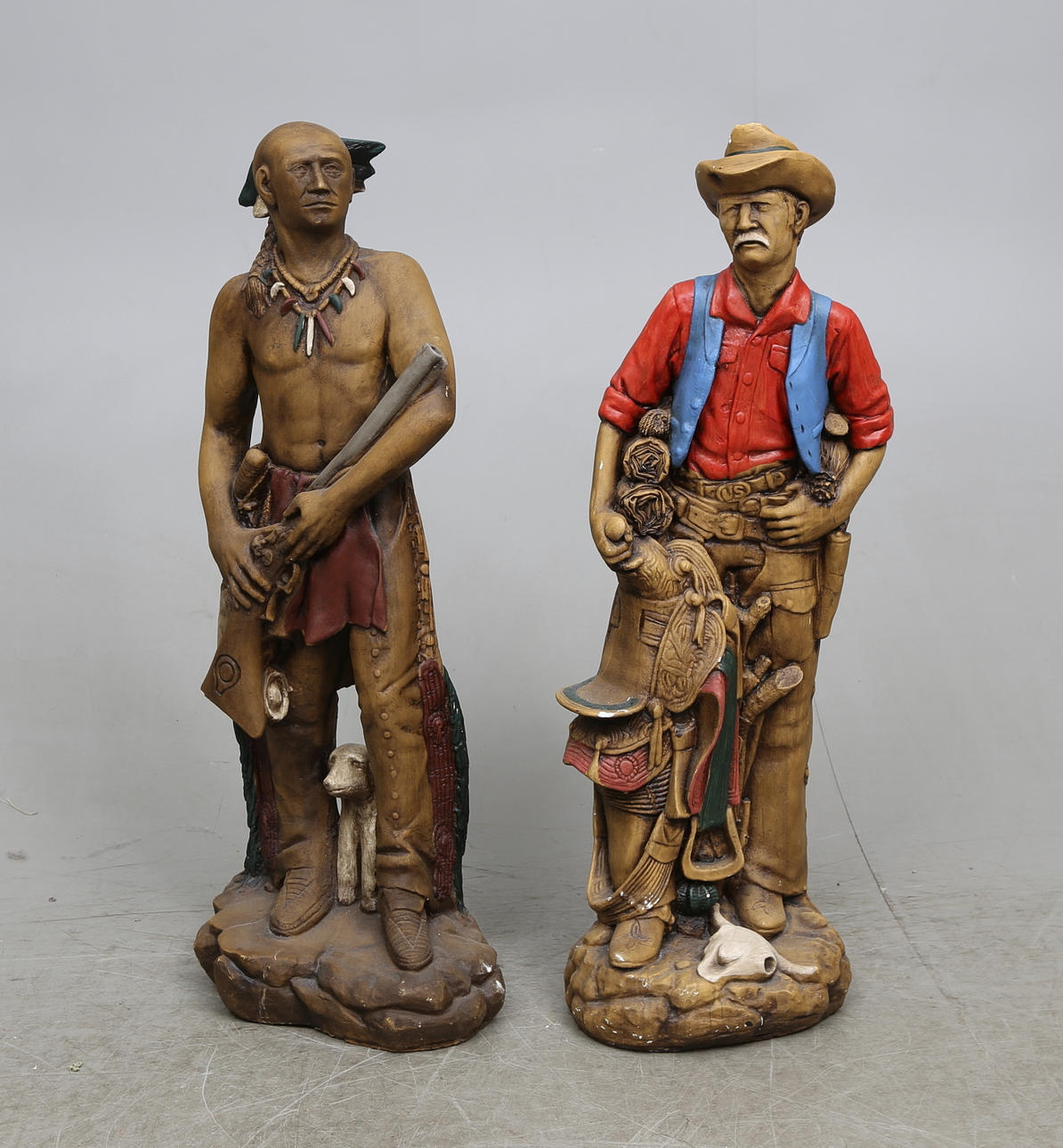 GOLVSKULPTURER, 2 st, gips, 1900-tal.