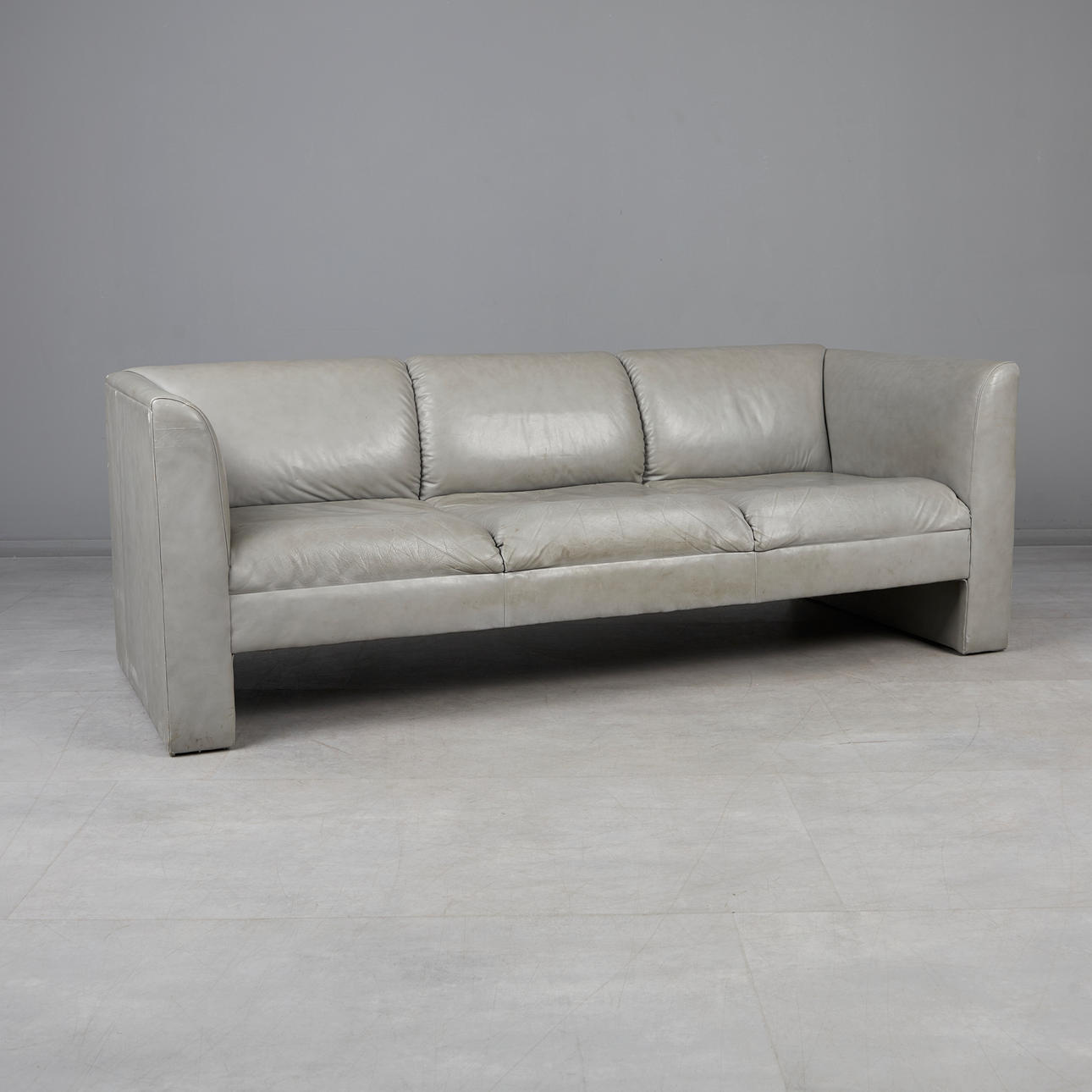 THREE-SEATER SOFA / Couch, leather, late 20th century.