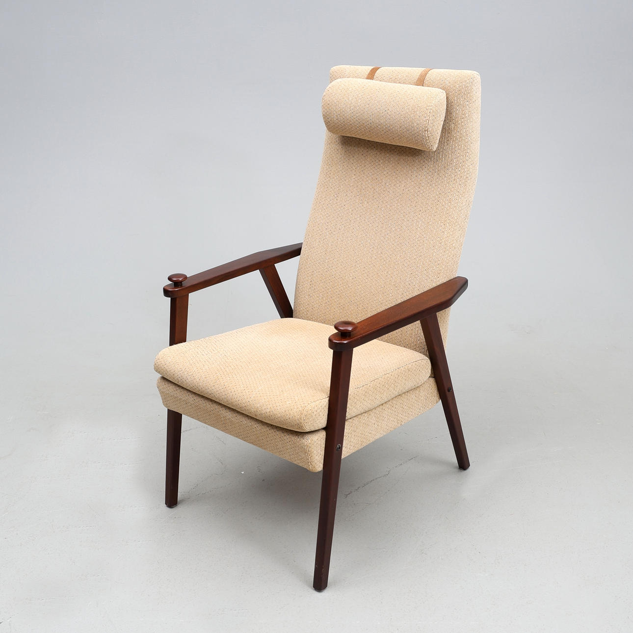 FÅTÖLJ. Design Johansson Markaryd, 1900-tal.