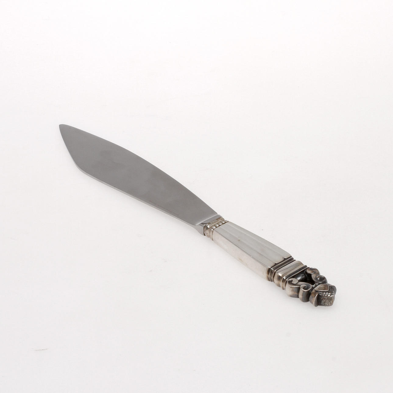 TÅRTKNIV "KONGE", sterlingsilver. Johan Rohde för Georg Jensen, Danmark.