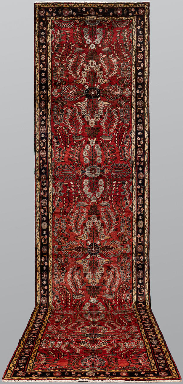 CARPET. Hamadan gallery model, 464 x 108 cm.