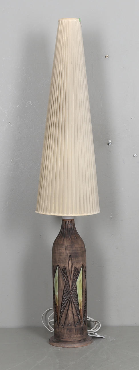 GOLVLAMPA, keramik, Tilgmans, 1900-talets andra hälft.