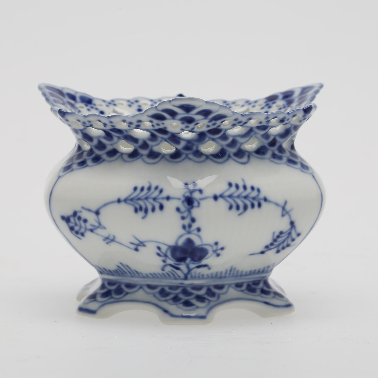 SOCKERSKÅL "Musselmalet", Royal Copenhagen.