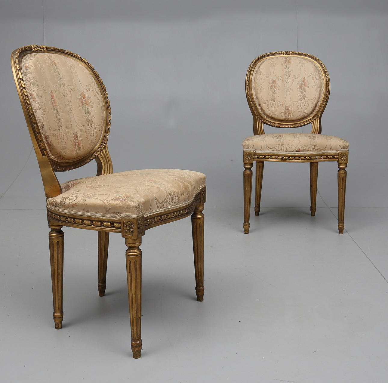 STOLAR, ett par, gustaviansk stil, 1920-tal.