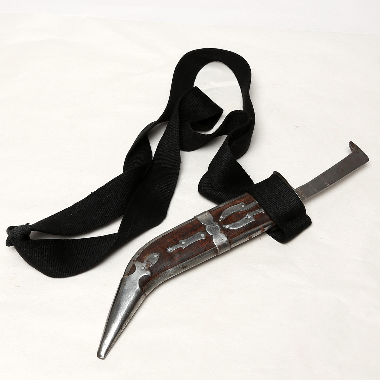 KNIV.