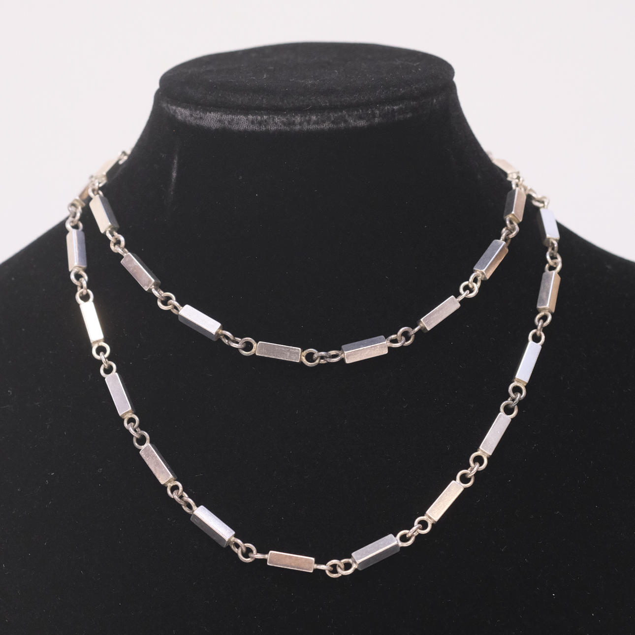 COLLIER MED STAVAR OCH RINGAR, SILVER.