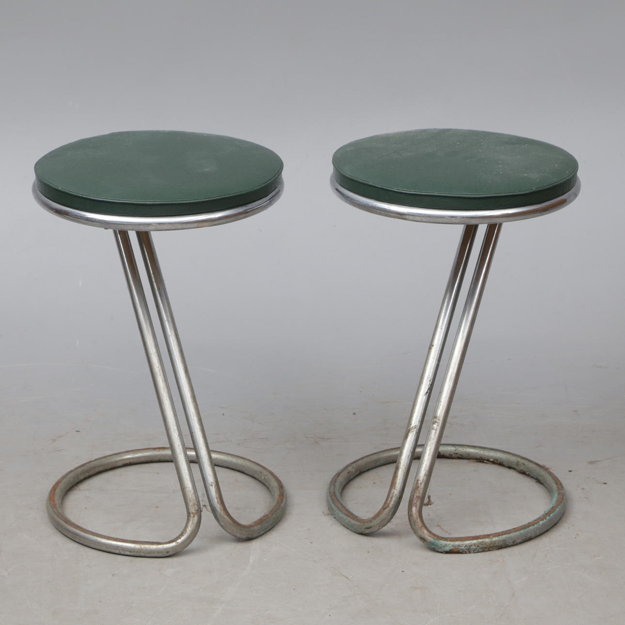 BARSTOLAR 2 st, formade som Z.