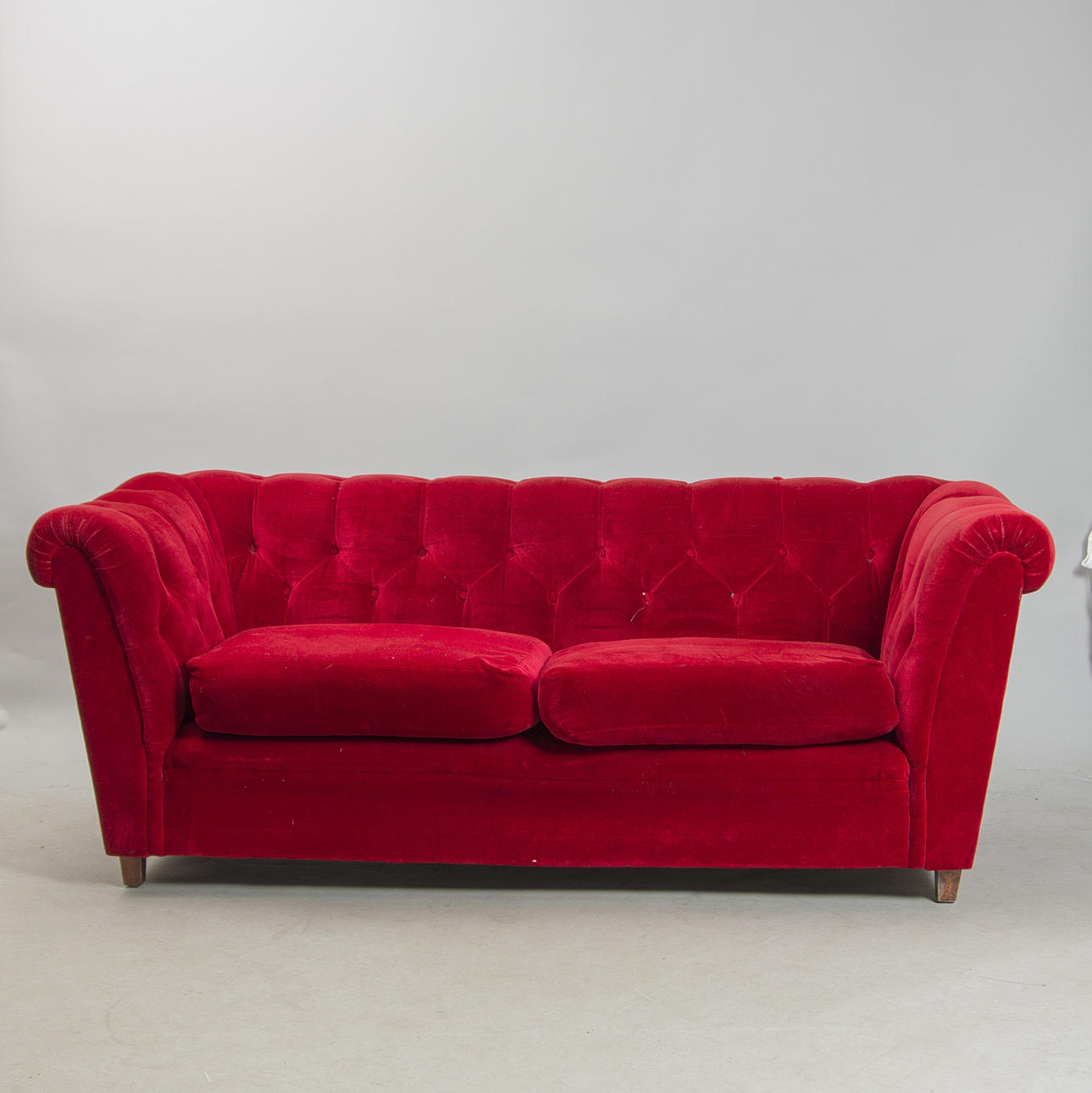 SOFFA, 2-sits, röd plysch, 1900-talets andra hälft.