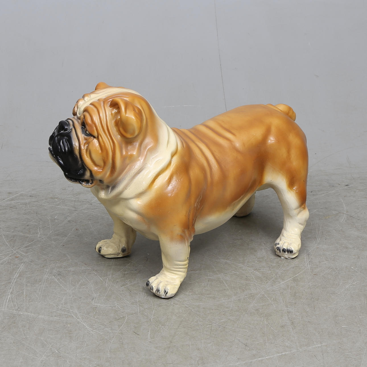 GOLVFIGURIN, gips, 1900-talets andra hälft.