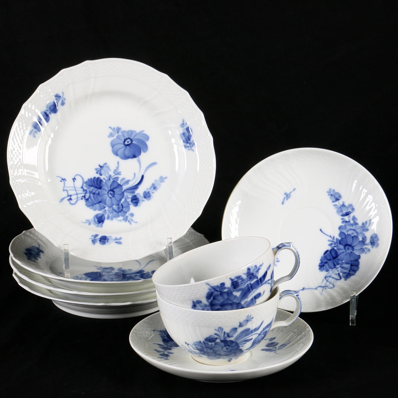 TEKOPPAR, samt assietter, 8 delar, porslin, "Blå blomster", Royal Copenhagen.