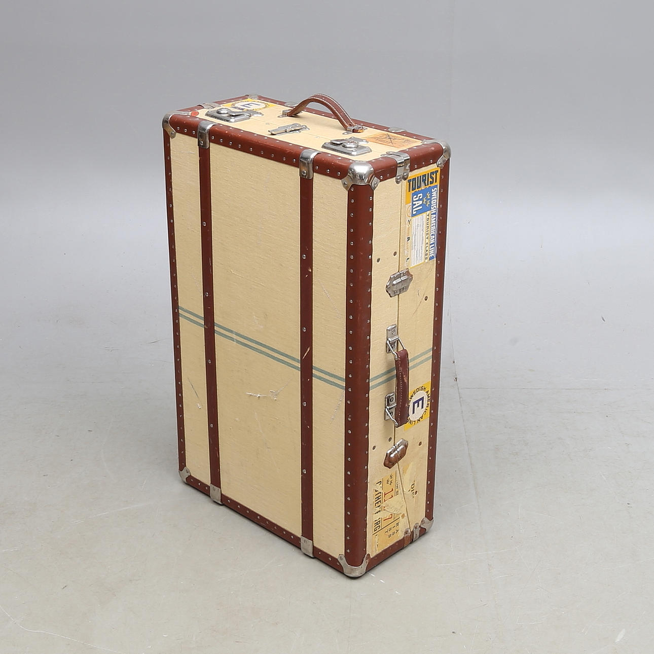 RESEGARDEROB, PUB, 1900-talets mitt.