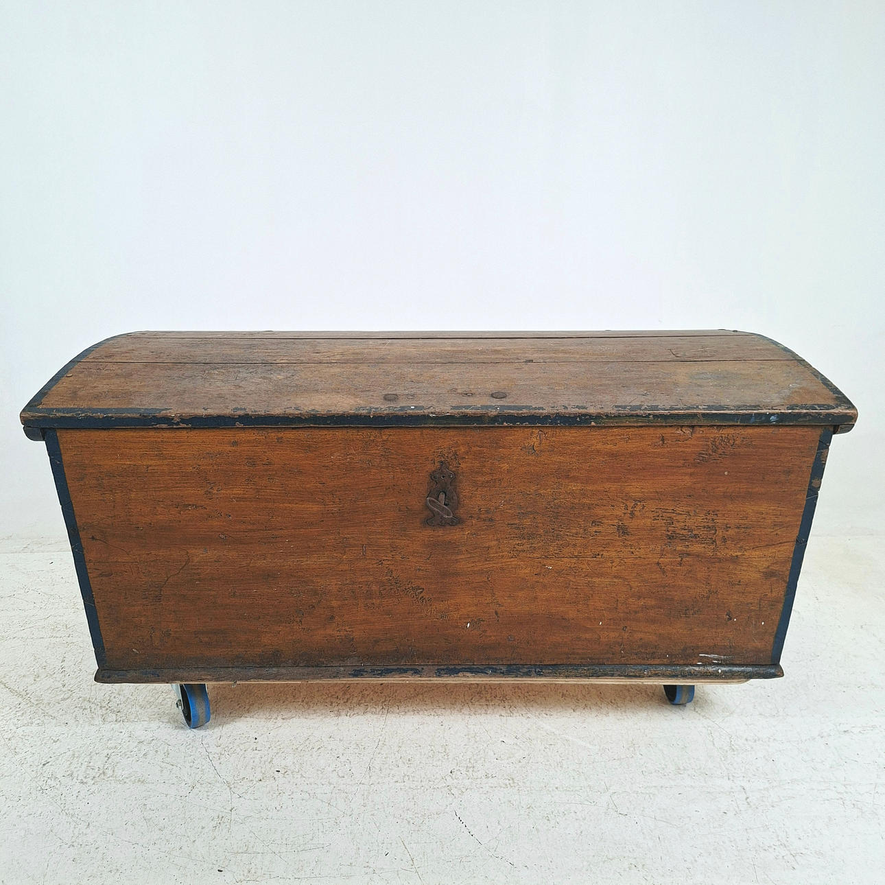 CHEST, folk art, 18th/19th century.
